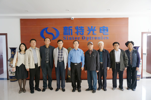 湖北省原人大副主任和武漢市委副書記謝培棟、武漢市原常務(wù)副市長袁善臘、武漢市原副市長郭友忠等一行到我司調(diào)研