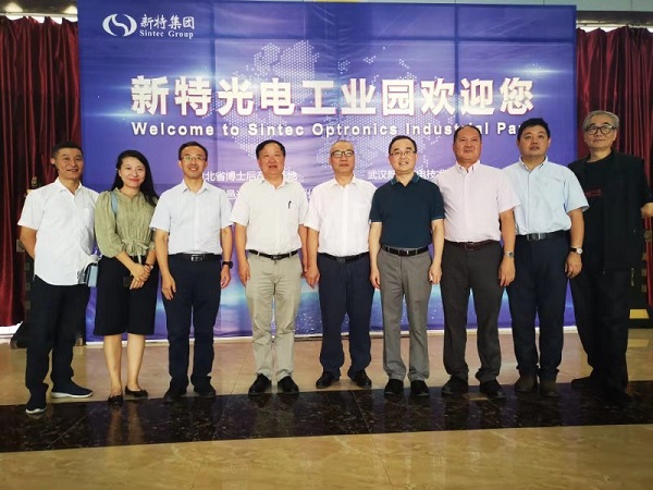 人民日報社湖北分社社長賀廣華